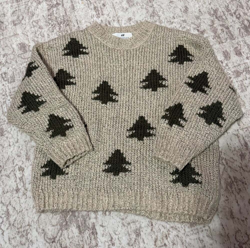 Size 3/4T 
H&M Pine Tree Knit Sweater Beige Green Christmas Holiday